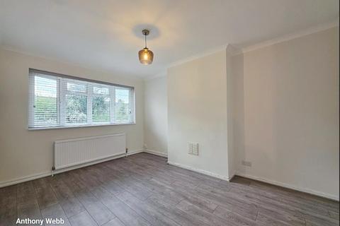 2 bedroom flat to rent, Halstead Road, Enfield, EN1