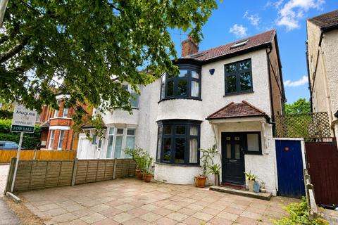Queen Anne Avenue, Bromley, BR2