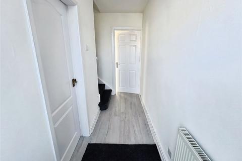 3 bedroom terraced house to rent, Larchwood Road, Coventry CV7