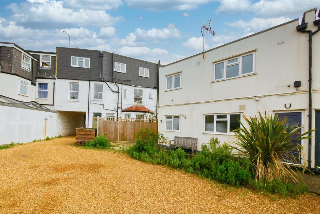 1a mountbatten mews image4 19969 4 copy.jpg