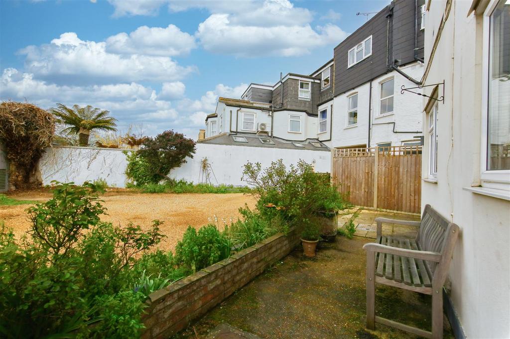 1a mountbatten mews image3 19969 4 copy.jpg
