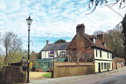 Quebec Square, Kent TN16