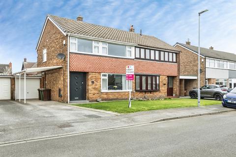 3 bedroom semi-detached house for sale, Ravensmead, Featherstone, Pontefract