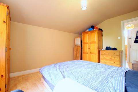 1 bedroom apartment to rent, Latimer Road, London SW19