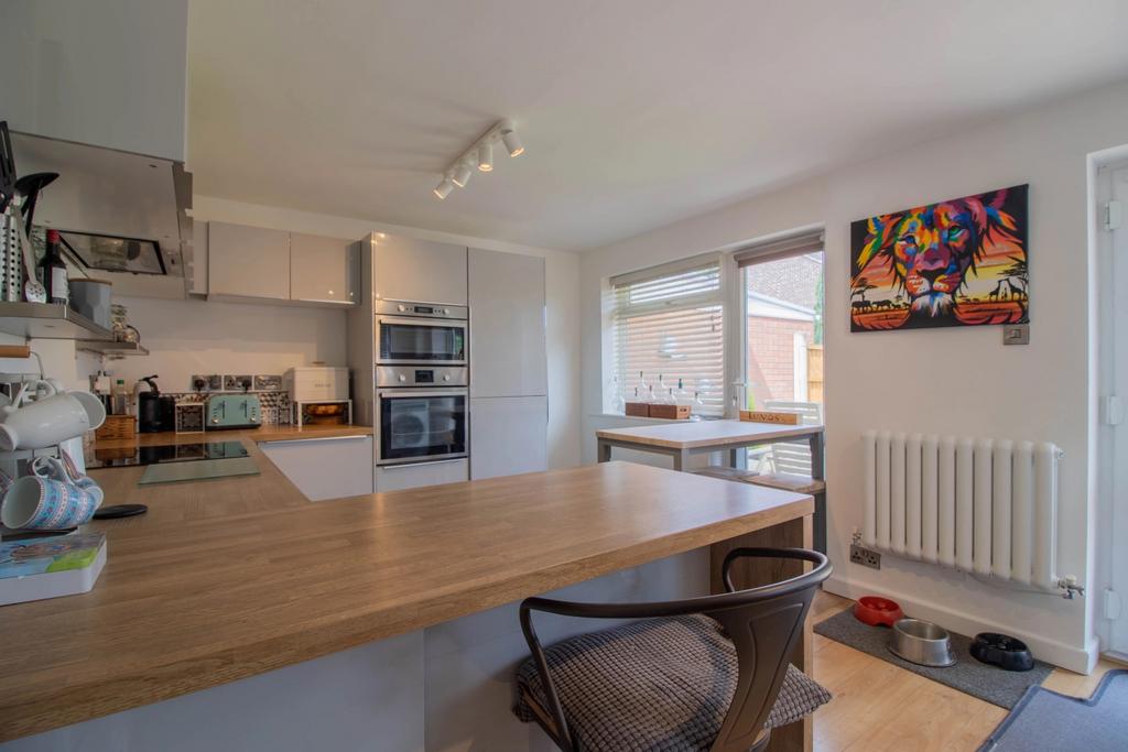 805462 - kitchen