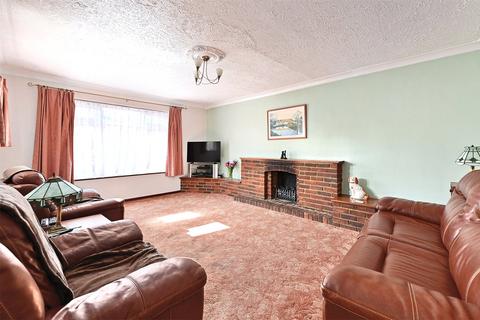 4 bedroom detached house for sale, Prospect Road, Hampshire GU14
