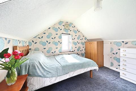 4 bedroom detached house for sale, Prospect Road, Hampshire GU14