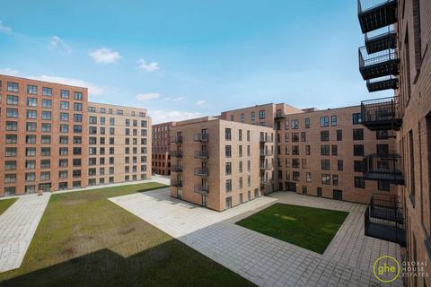 2 bedroom flat to rent, Grant Court, Salford, Manchester