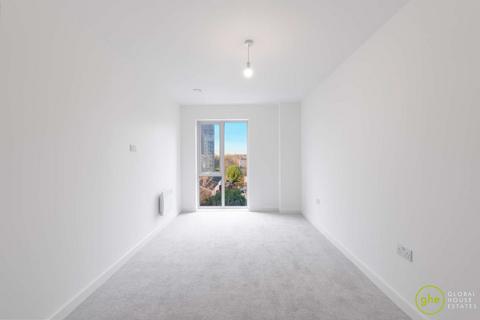 2 bedroom flat to rent, Grant Court, Salford, Manchester