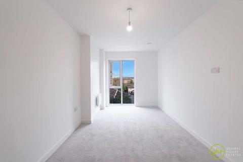 2 bedroom flat to rent, Grant Court, Salford, Manchester