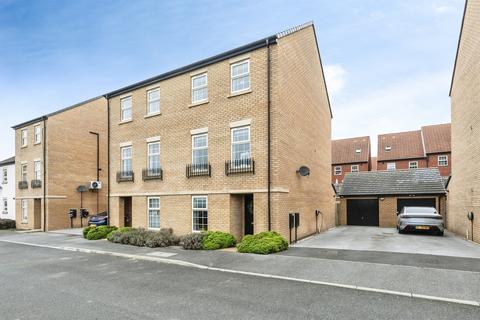 4 bedroom semi-detached house for sale, Stoborough Crescent, Featherstone, Pontefract