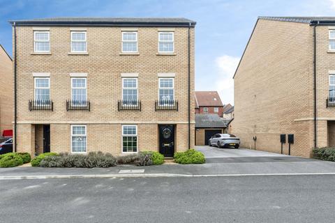 4 bedroom semi-detached house for sale, Stoborough Crescent, Featherstone, Pontefract