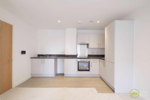2 bedroom flat to rent, Grant Court, Salford, Manchester