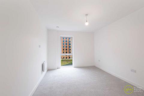2 bedroom flat to rent, Grant Court, Salford, Manchester