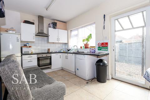 6 bedroom semi-detached house to rent, Hanover Circle, Hayes, UB3