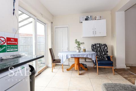 6 bedroom semi-detached house to rent, Hanover Circle, Hayes, UB3