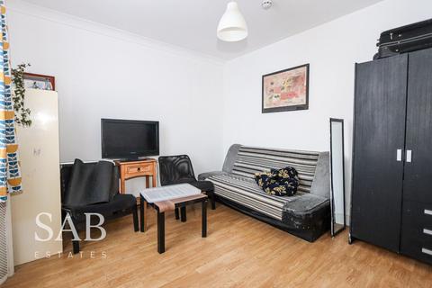 6 bedroom semi-detached house to rent, Hanover Circle, Hayes, UB3