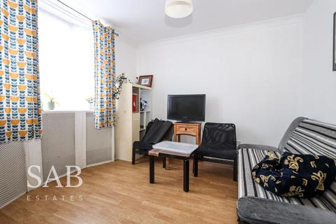6 bedroom semi-detached house to rent, Hanover Circle, Hayes, UB3