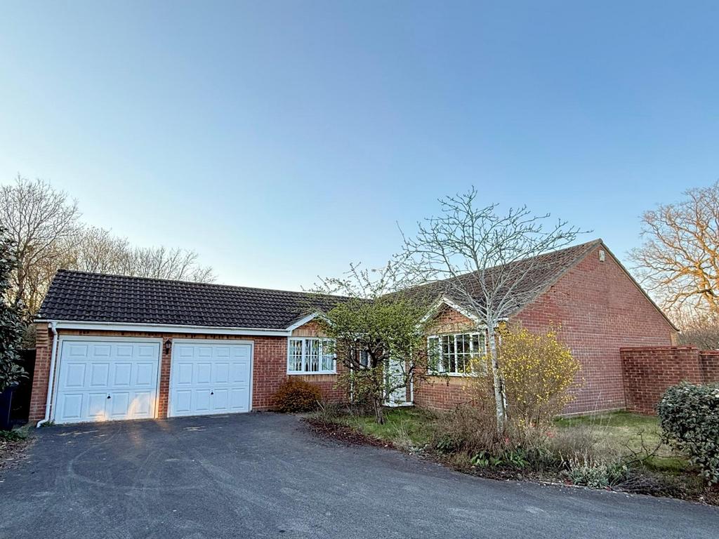 3 bedroom detached bungalow