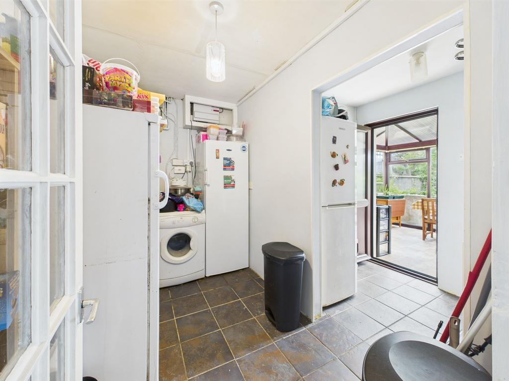 Utility Room & Wc