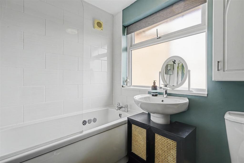 Bathroom 1 1.jpeg