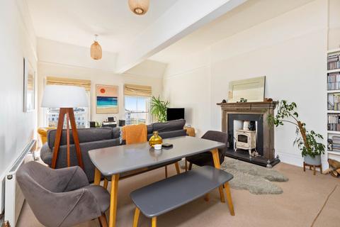 2 bedroom flat to rent, Adelaide Crescent, Hove
