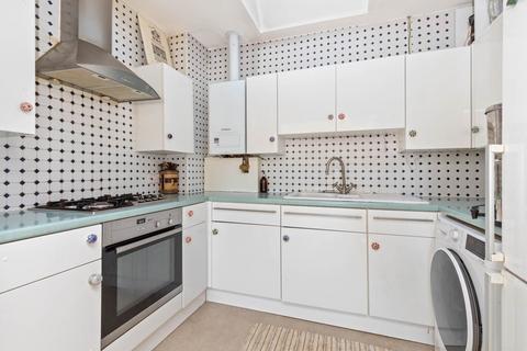 2 bedroom flat to rent, Adelaide Crescent, Hove