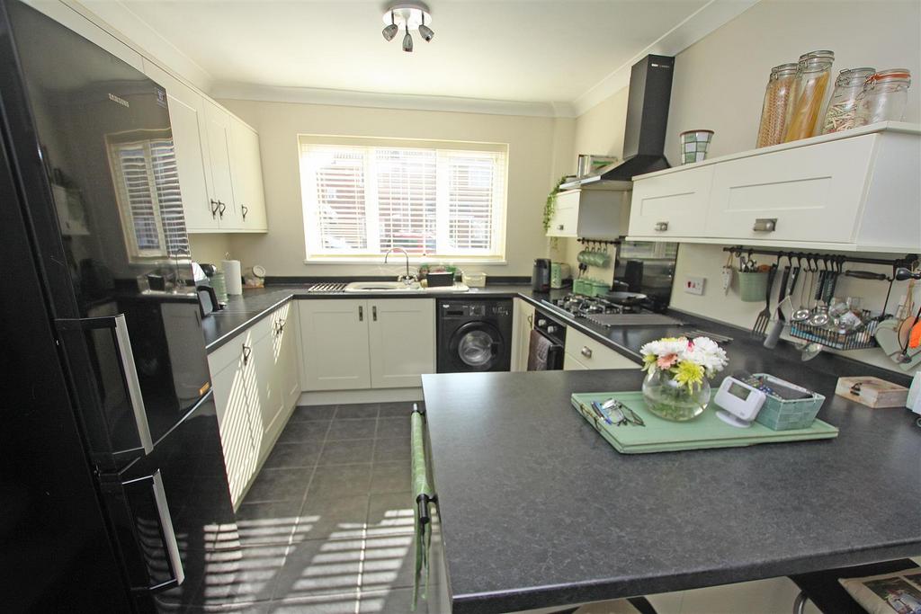 Kitchen a.jpg