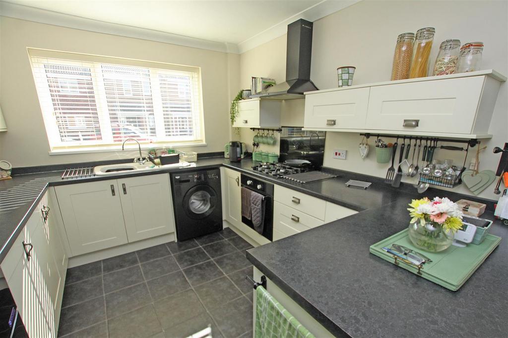 Kitchen b.jpg