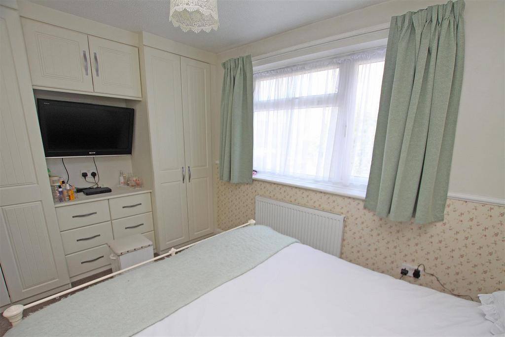 Bedroom 1 a.jpg