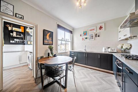 3 bedroom flat for sale, Durnsford Road, Southfields, London, SW19