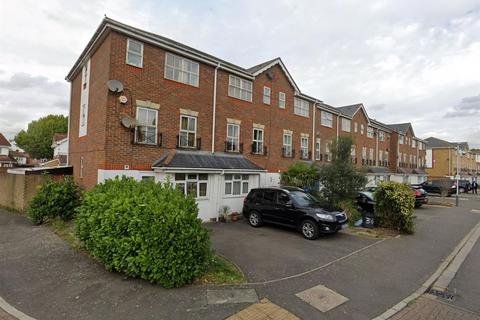 2 bedroom flat to rent, Tollgate Drive, Hayes UB4