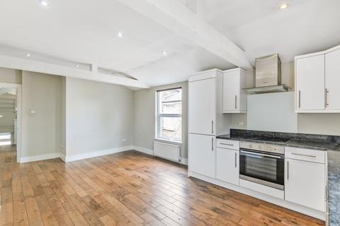 4 bedroom maisonette to rent, Burnbury Road, London, SW12