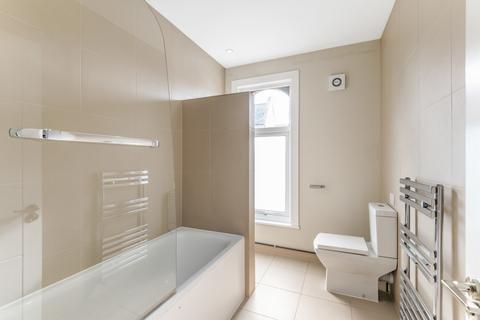 4 bedroom maisonette to rent, Burnbury Road, London, SW12
