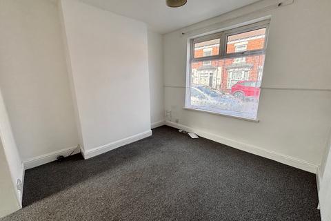 3 bedroom terraced house to rent, Estcourt Street, HULL