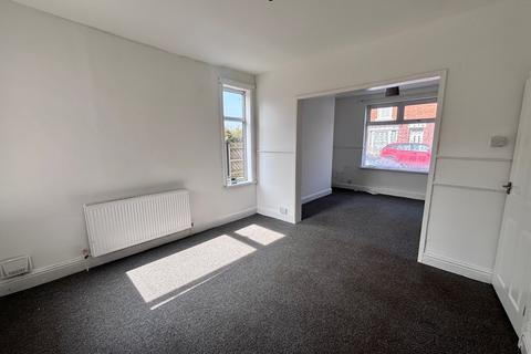 3 bedroom terraced house to rent, Estcourt Street, HULL