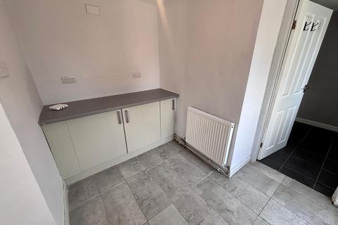 3 bedroom terraced house to rent, Estcourt Street, HULL