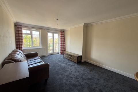 2 bedroom flat to rent, Greenford Avenue, London W7