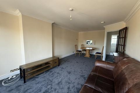 2 bedroom flat to rent, Greenford Avenue, London W7