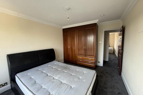 2 bedroom flat to rent, Greenford Avenue, London W7