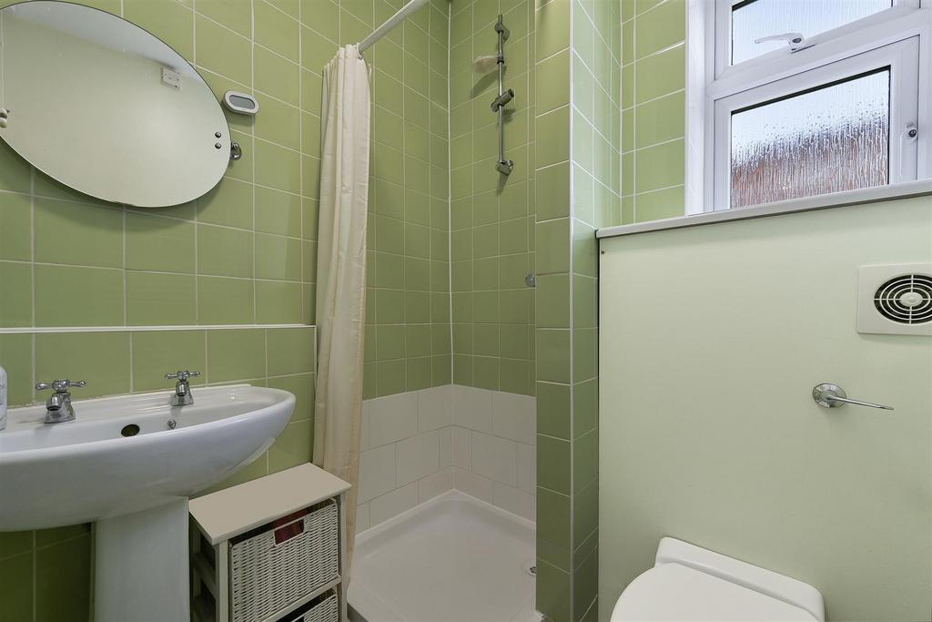 FRENSHAM DRIVE (14).jpg
