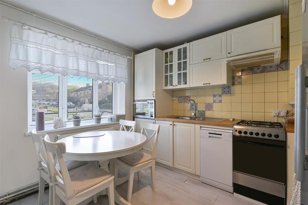 FRENSHAM DRIVE (2).jpg