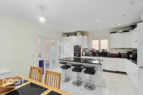 4 bedroom detached house for sale, Collington Road, Aylesbury