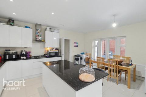 4 bedroom detached house for sale, Collington Road, Aylesbury