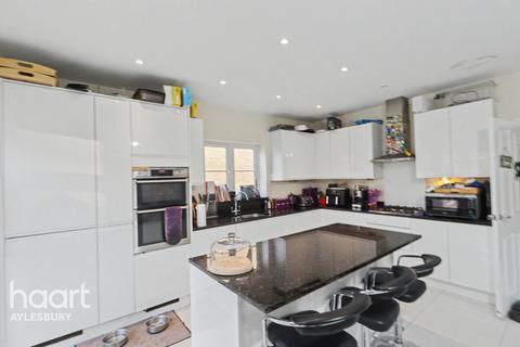4 bedroom detached house for sale, Collington Road, Aylesbury