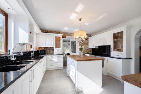 4 bedroom detached house for sale, Charing Heath