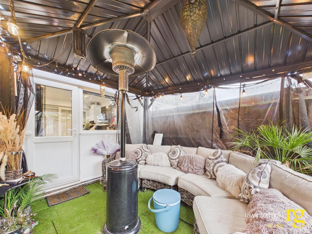 CAM02900 G0-PR0329-STILL023.jpg