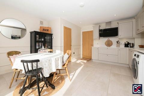 3 bedroom end of terrace house for sale, Paddock View, Old Stratford MK19