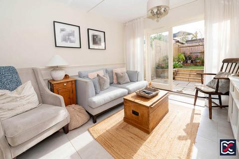 3 bedroom end of terrace house for sale, Paddock View, Old Stratford MK19