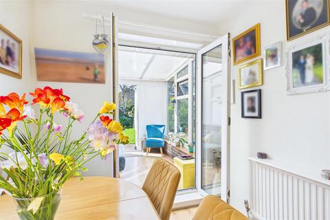 2 bedroom semi-detached bungalow for sale, Peaceful cul-de-sac near Clevedon seafront